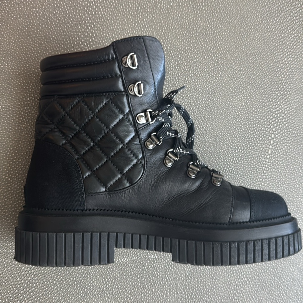Gently worn Chanel leather quilted combat boots w/box & dust bag 38.5 - Picture 6 of 8